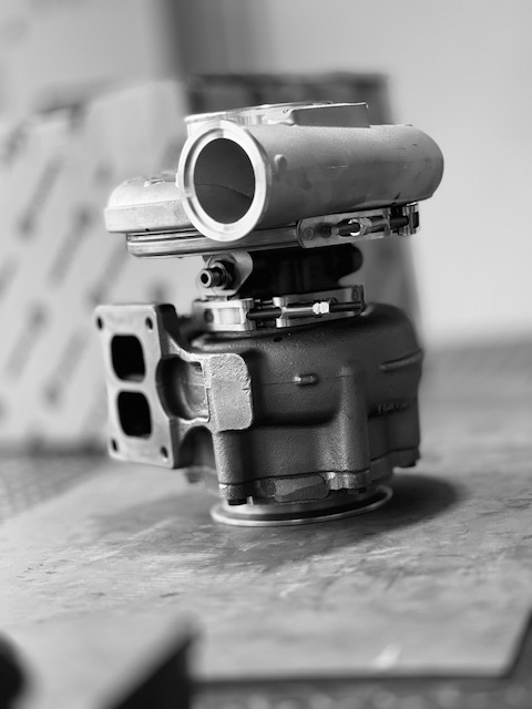 Taller especializado en reparación y servicio de turbos.